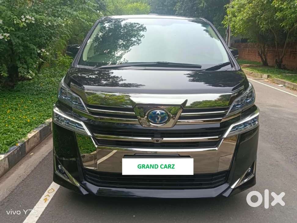 Toyota Vellfire 2.5 Executive Lounge, 2021, Cng & Hybrids