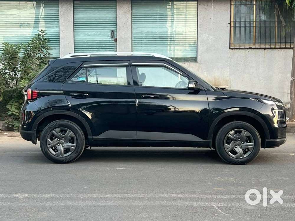 Hyundai Venue Sx Mt, 2024, Cng & Hybrids