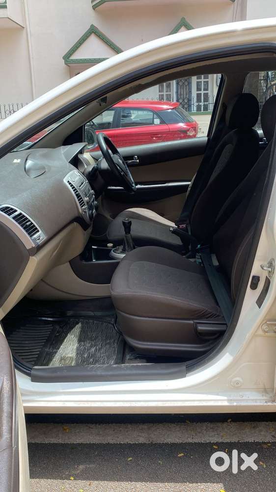 Hyundai I20 2010-2012 1.4 Asta At With Avn, 2011, Petrol