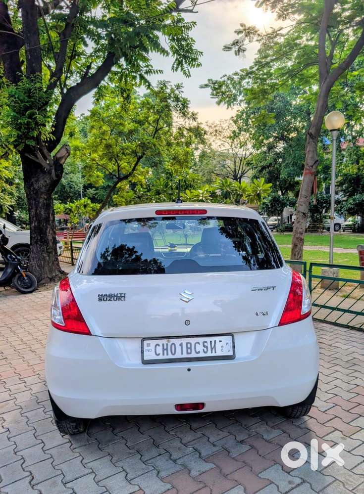 Maruti Suzuki Swift Vxi Optional, 2015, Petrol