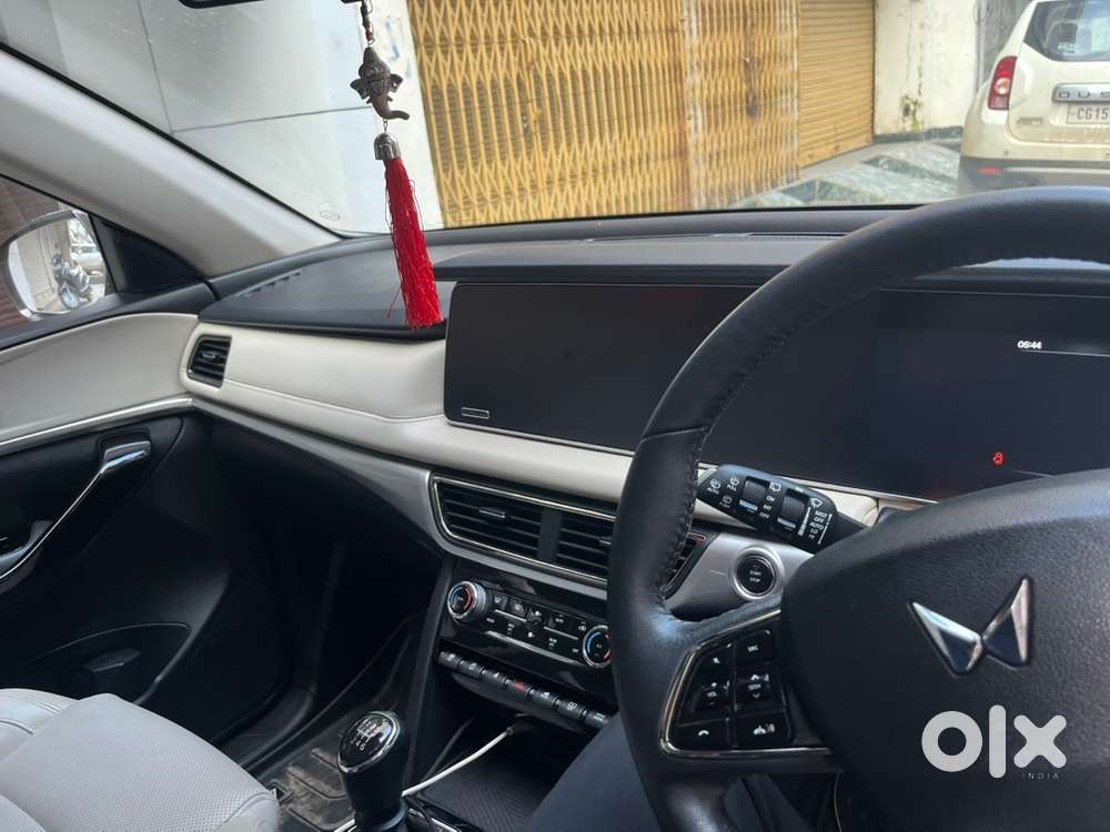 Mahindra Xuv700 Diesel Mt 2025