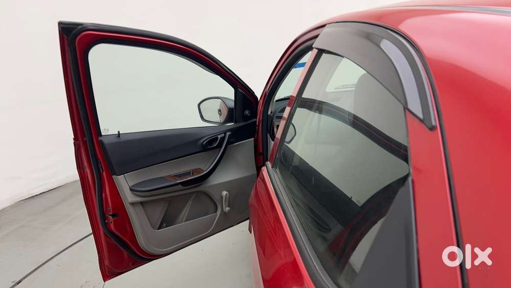 Tata Tiago Xe, 2018, Petrol