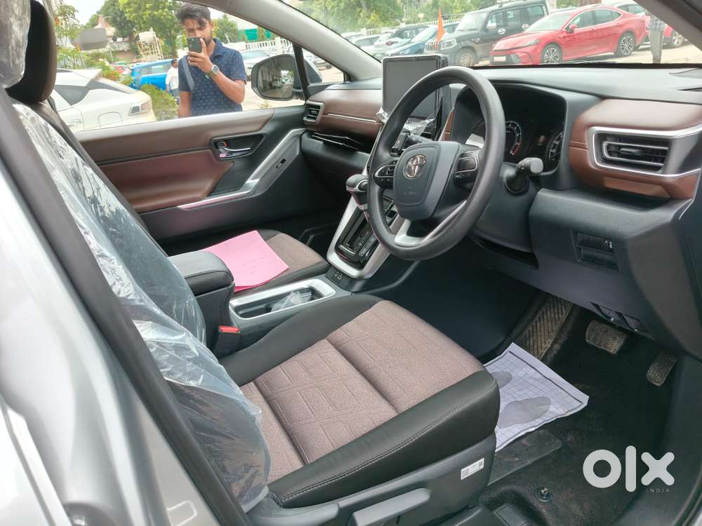 Toyota Innova Hycross