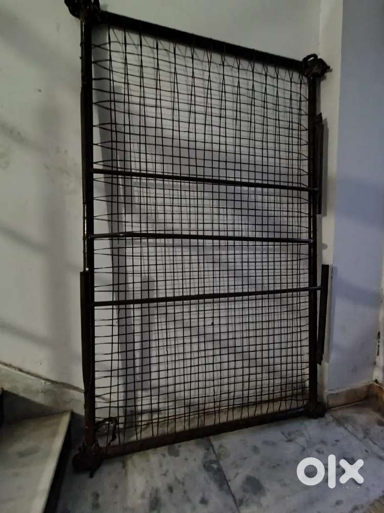 Iron folding cot