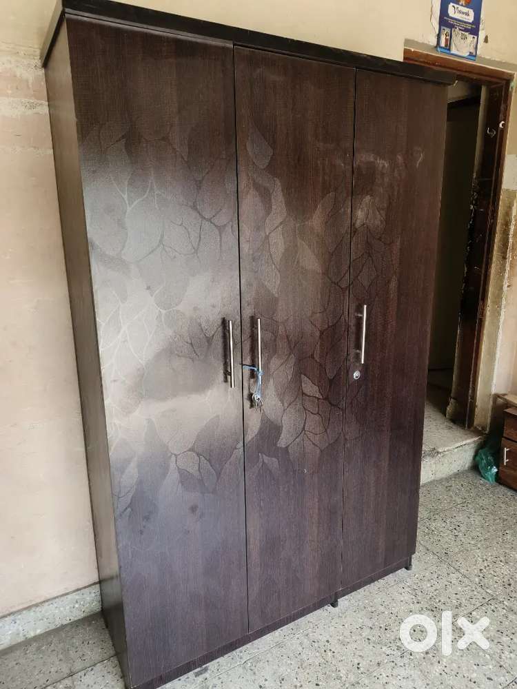 Wardrobe Wooden - Buy & Sell Used Furniture in Bengaluru | OLX