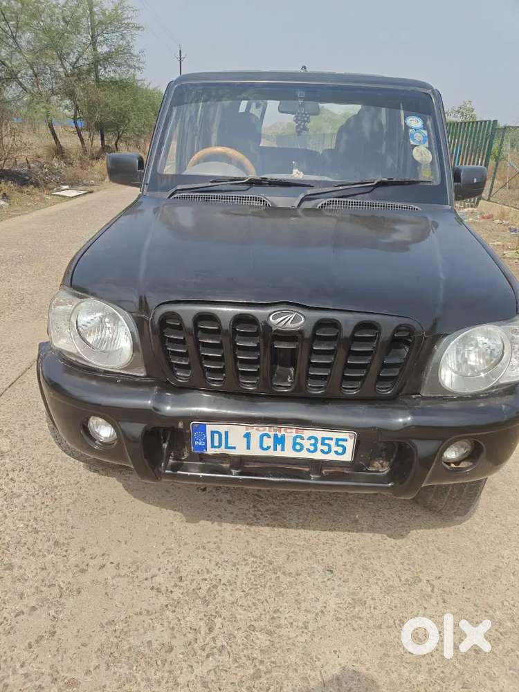 Mahindra Scorpio Black Colour