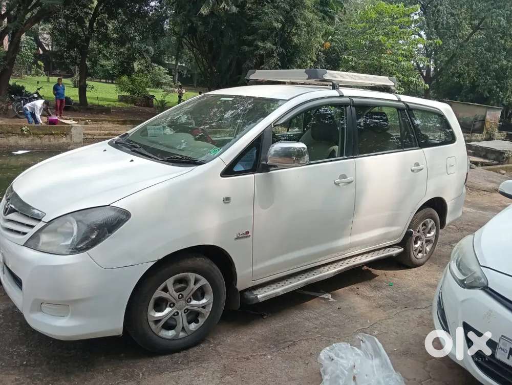 Toyota Innova White Colour