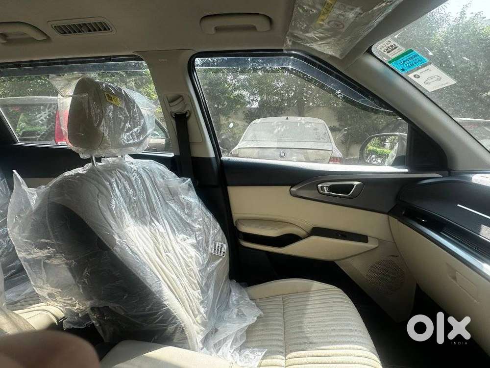 Kia Carens Clavis, 2025, Petrol