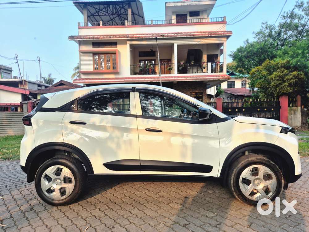 Tata Nexon Smart Plus1.2 Revotron Petrol 5 Mt, 2024, Petrol