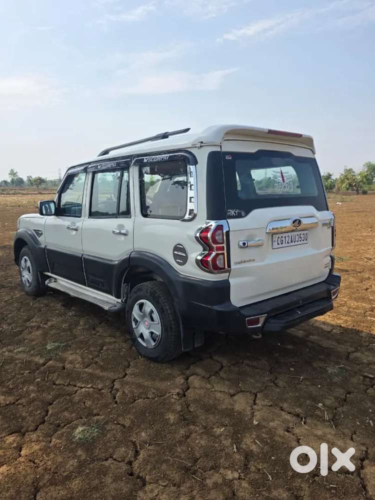 गाड़ी शोरूम कंडीशन में है ओरिजिनल गाड़ी ओरिजिनल पेंट