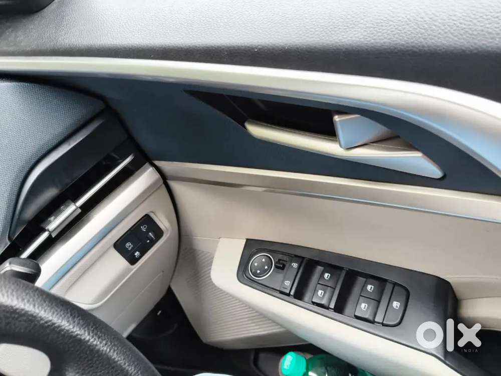 Kia Carens Premium Petrol 2024