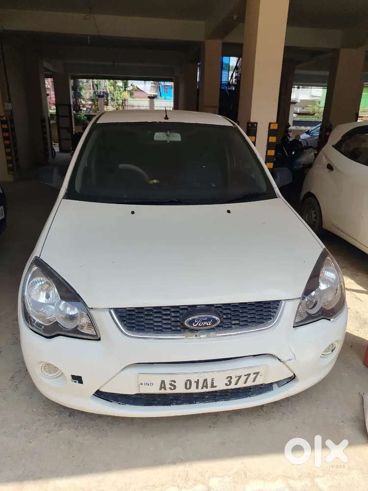 Ford Fiesta Petrol 1600 Cc Engine Luxury Sedan White Color Car