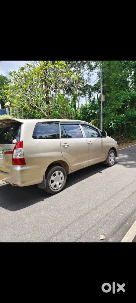 Toyota Innova Petrol Automatic 2011 Model
