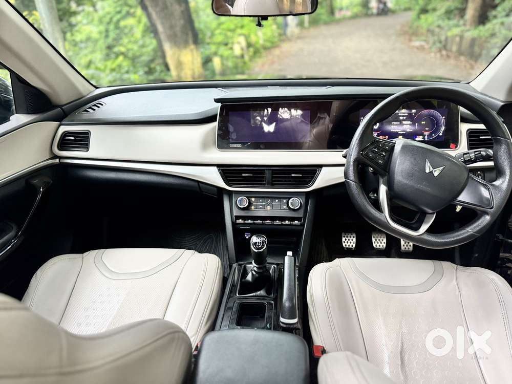 Mahindra Xuv700 Ax 5 Petrol Mt Str (e), 2022, Diesel