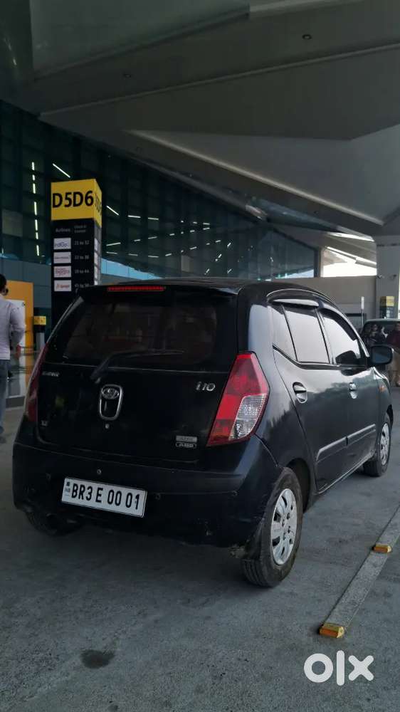 Hyundai I10 2010 With Sunroof And 0001 Number