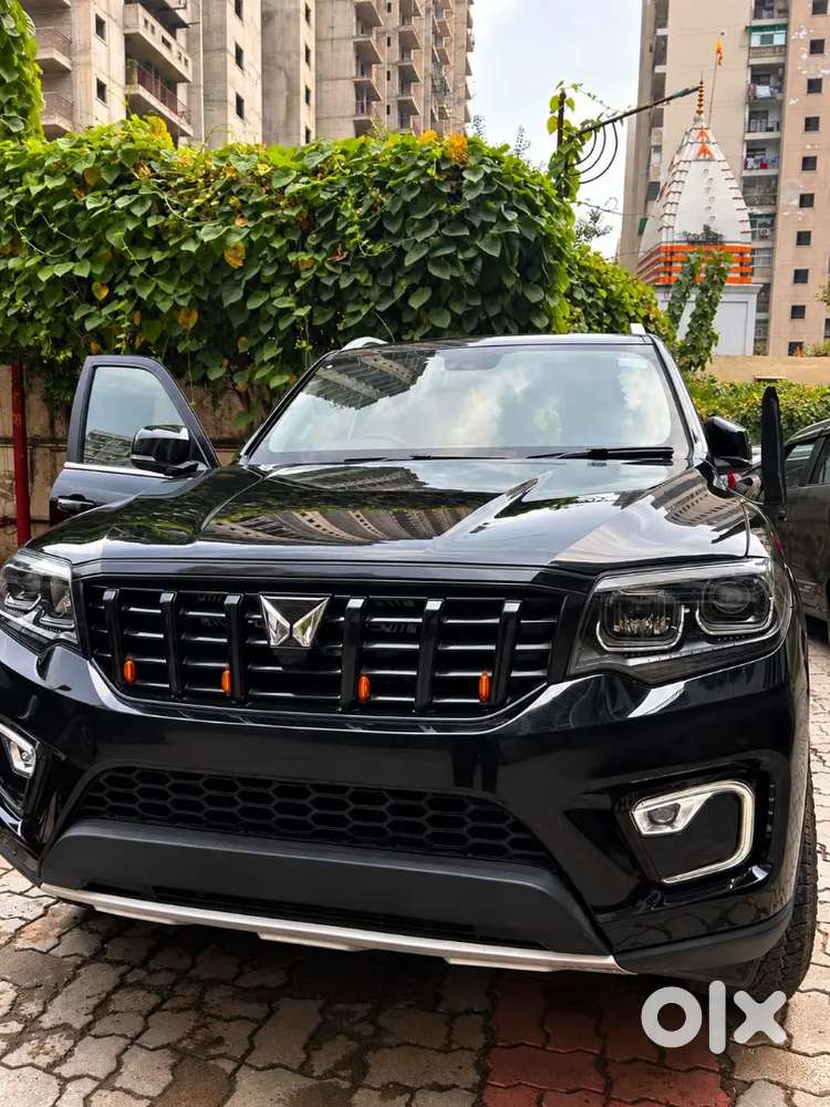 Urgent Mahindra Scorpio N Z8 Petrol 2023 | 10,400 Km | Like New