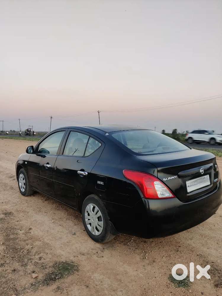 Nissan Sunny 2012