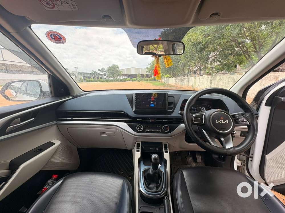 Kia Carens Petrol 2022 Km Driven