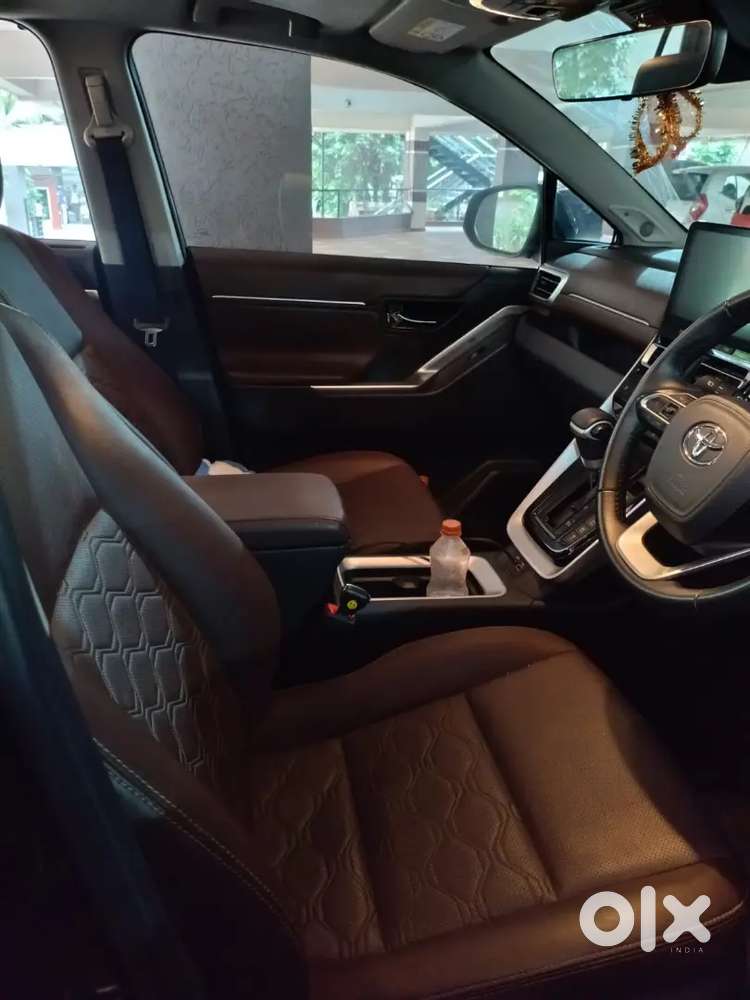 Innova Hycross