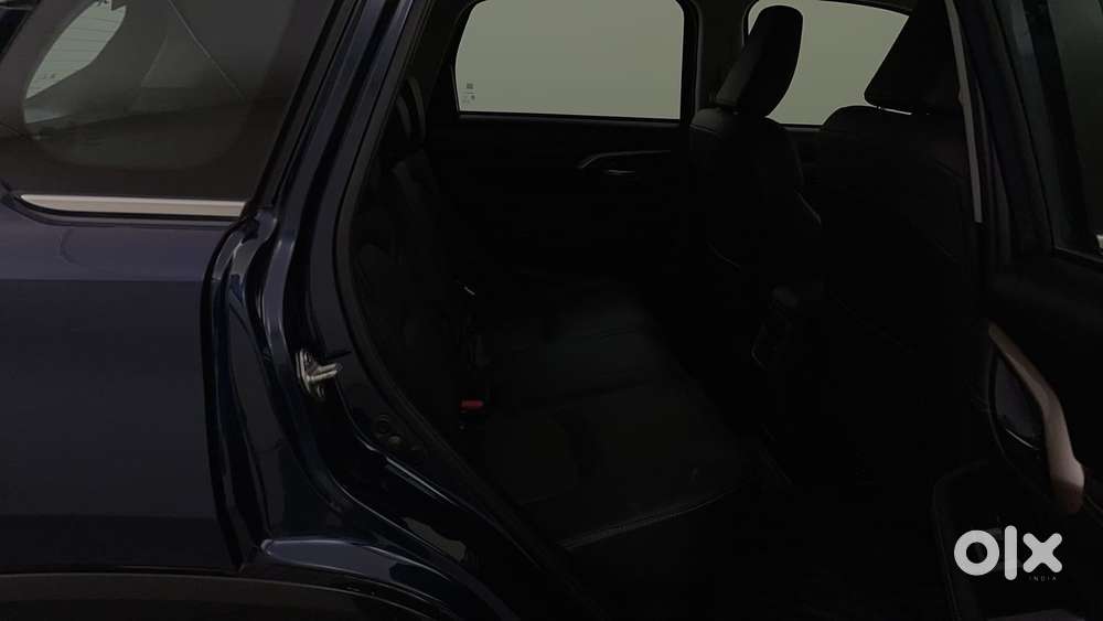 Maruti Suzuki Grand Vitara 1.5 Alpha Plus Intelligent Hybrid Ecvt, 2..