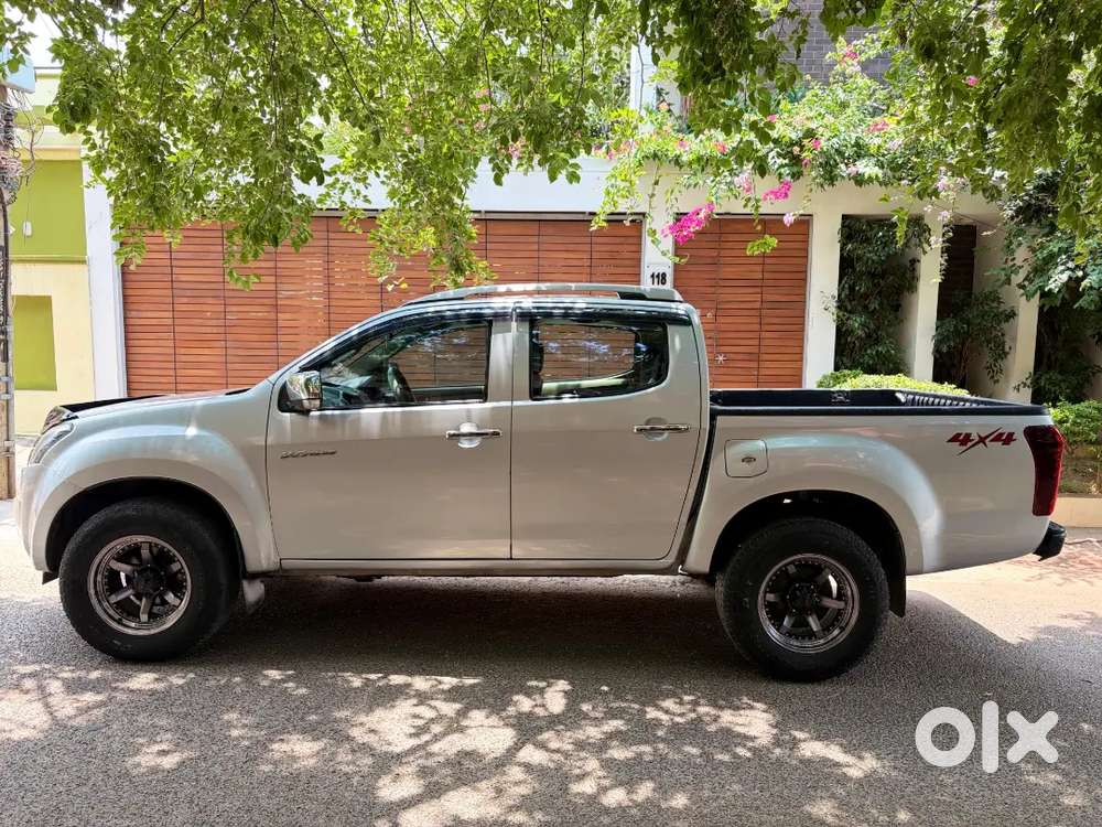Isuzu V Cross  4x4 2017 Model Second Owner Done 79000 Kms  Silver
