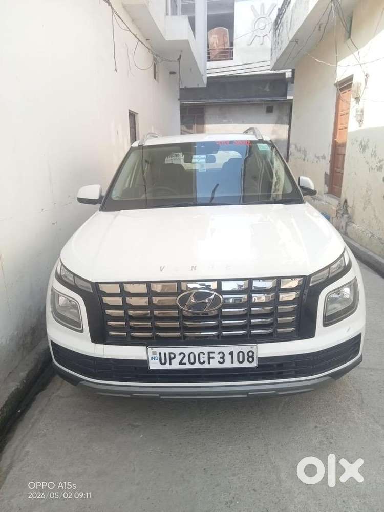 Hyundai Venue 2023 Petrol Well Maintained