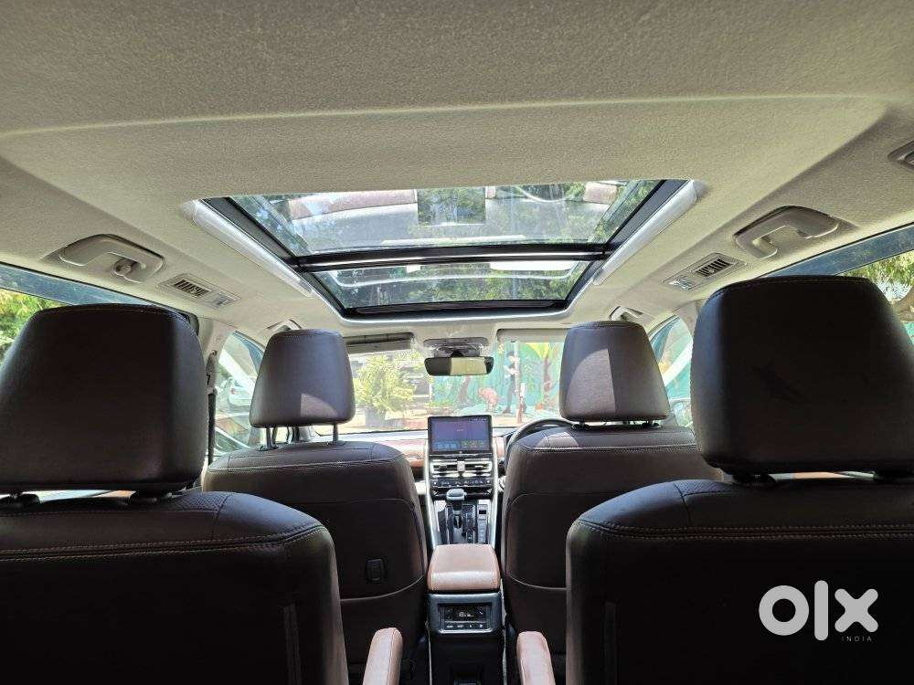 Toyota Innova Hycross 2.0 Zx (o) Hybrid 7 Str, 2023, Petrol