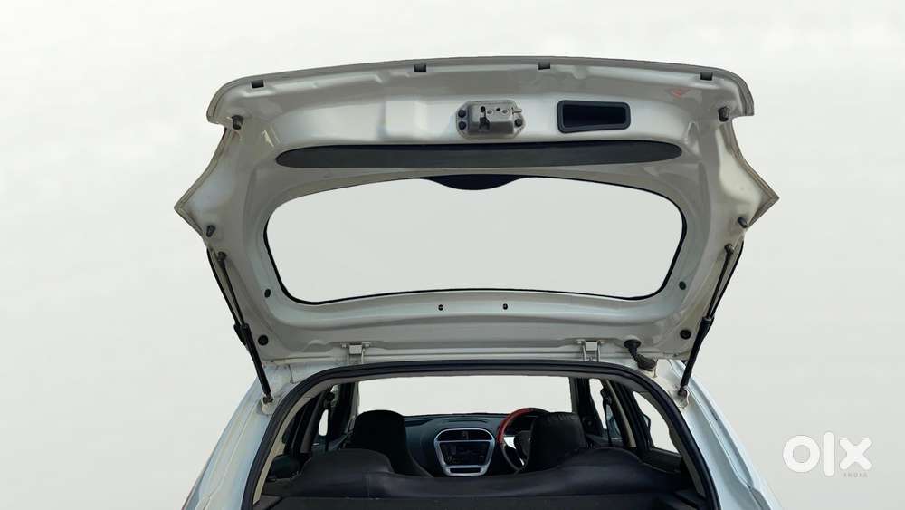 Tata Tiago 1.2 Revotron Xt, 2017, Petrol
