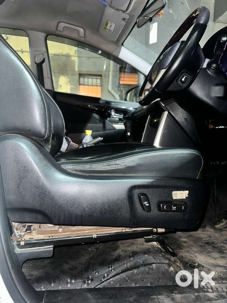Toyota Innova Crysta Z &ndash; Top-end