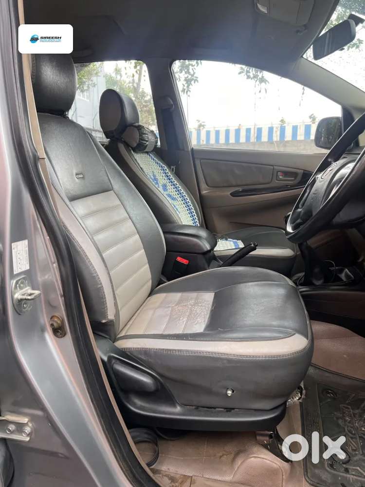 Toyota Innova 2.5 G (diesel) 8 Seater Bs Iv, 2016, Diesel