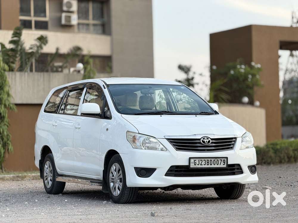 Toyota Innova 2.5 Gx (diesel) 8 Seater Bs Iv, 2015, Diesel