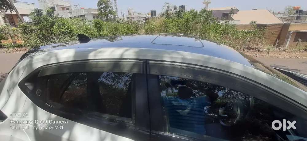 Top End , Dct, Sunroof, Duel Tone