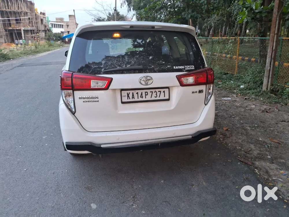 Toyoto Innova Crysta