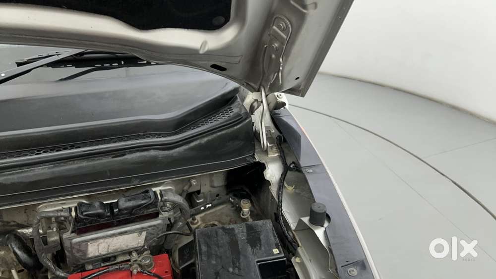 Mahindra Kuv 100 Mfalcon G80 K8 Dual Tone, 2017, Petrol