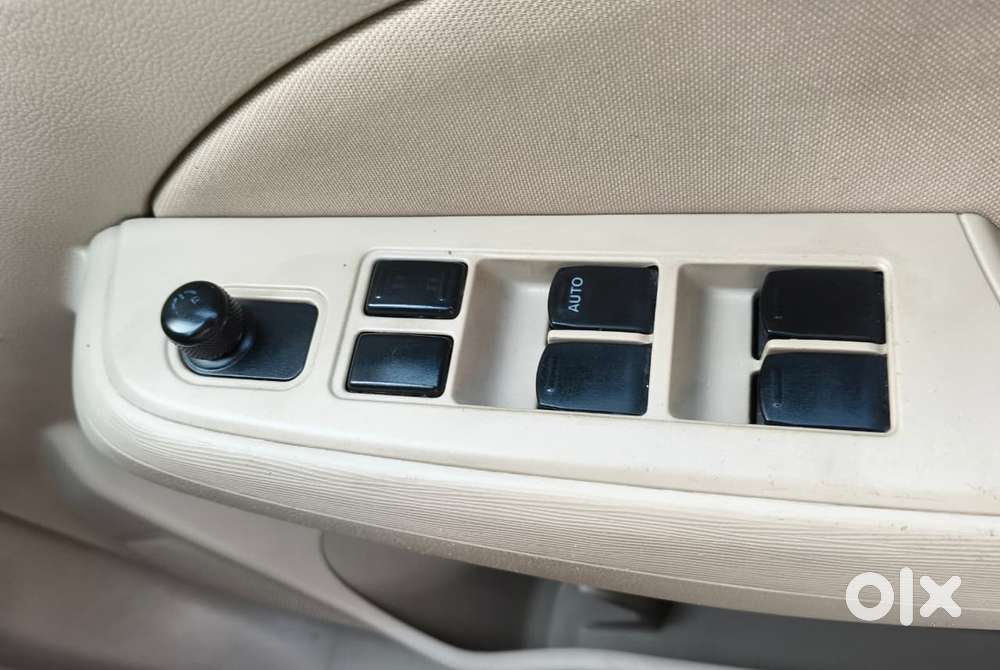 Maruti Suzuki Swift Dzire Vxi(o) At, 2017, Petrol