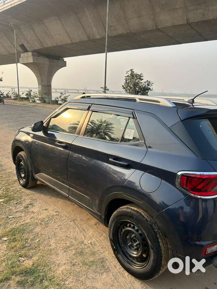 Hyundai Venue 2020 Petrol Well Maintained
