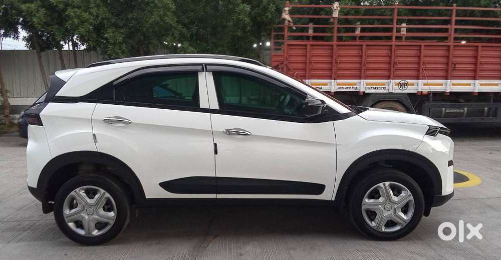 Tata Nexon 1.2 Revotron Xm (s), 2024, Petrol