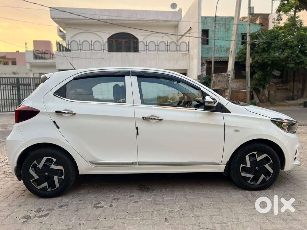 Tata Tiago 1.2 Revotron Xm, 2025, Petrol