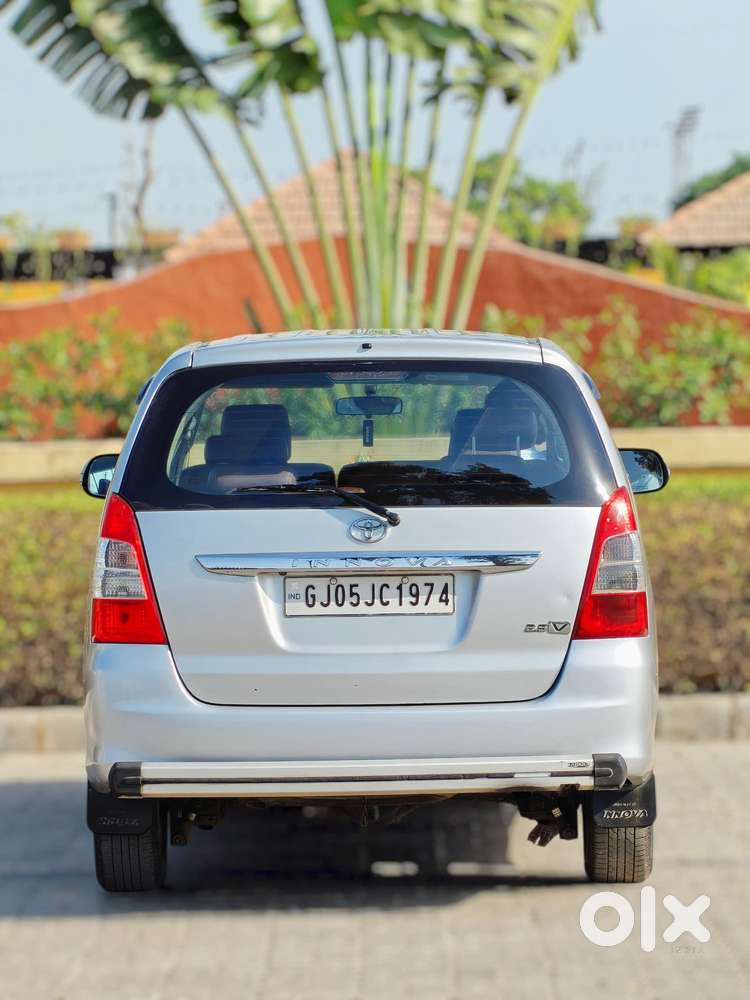 Toyota Innova 2012-2013 2.5 E Diesel Ps 8-seater, 2013, Diesel