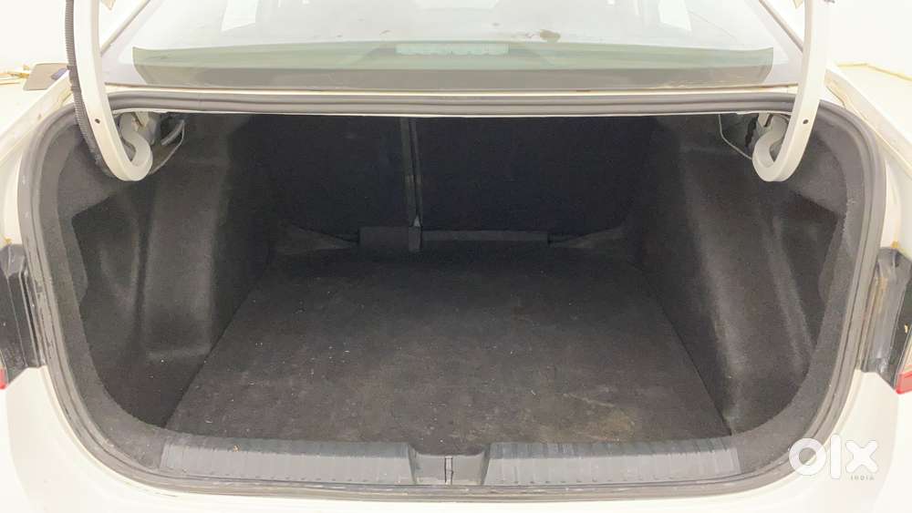 Skoda Slavia 1.0 Tsi Style At, 2024, Petrol