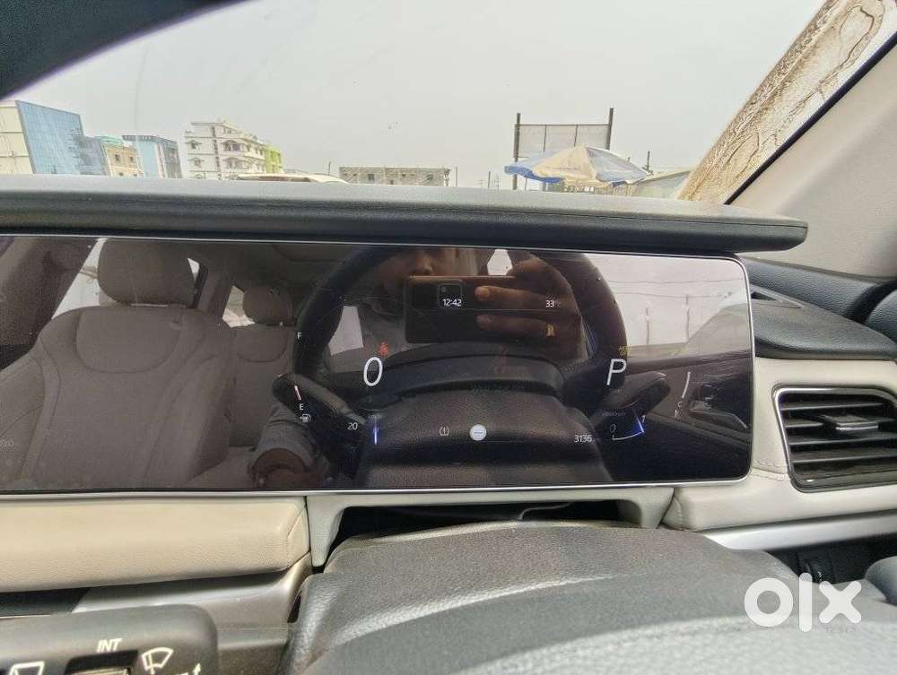 Mahindra Xuv700 2.0 Ax 7 Petrol At Luxury Pack Str, 2025