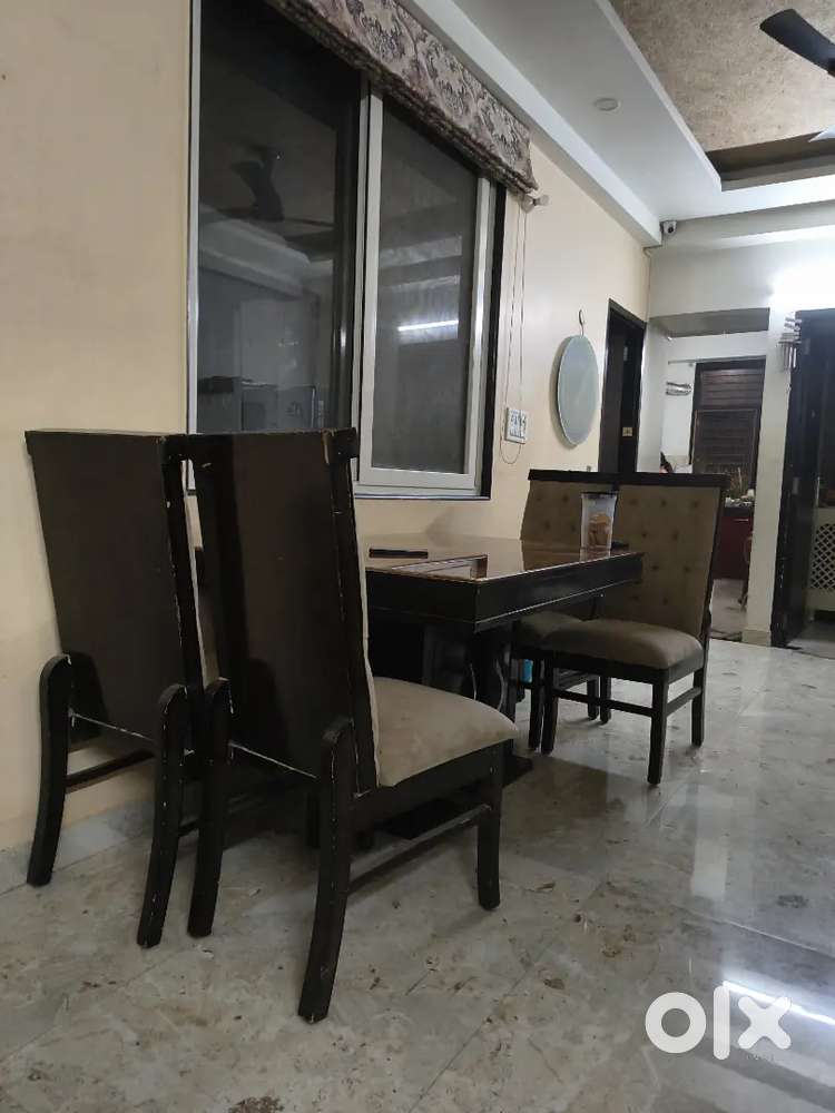 4 seater Dinning table for sale with italian glass