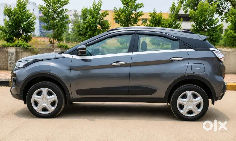 Tata Nexon Sunroof  Dayton Grey  Excellent Condition  Petrol Manual