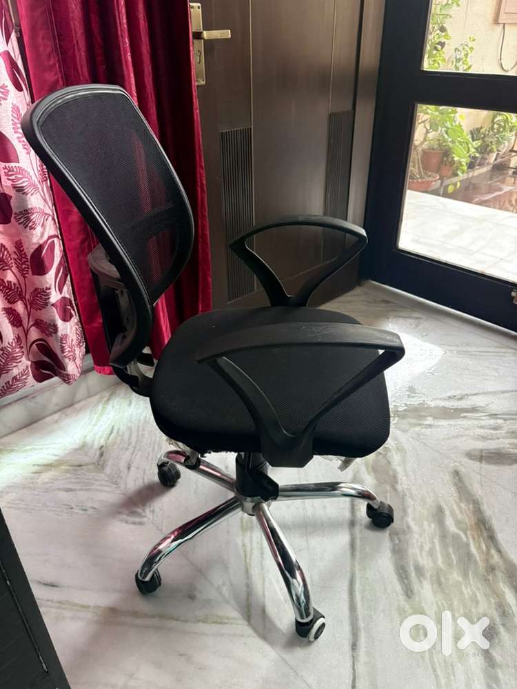 Revolving Chair Office Table Chair Olx Jual Kursi Fantoni Alesio M