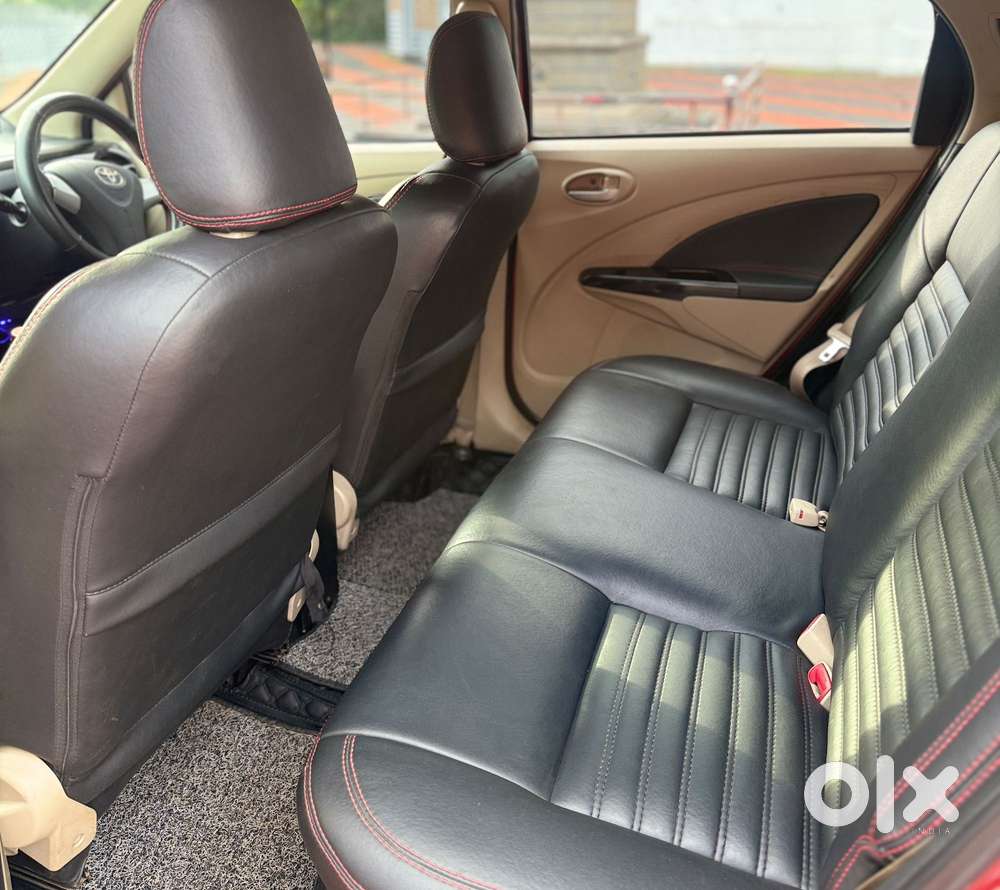 Toyota Etios Liva V Dual Tone, 2017, Petrol