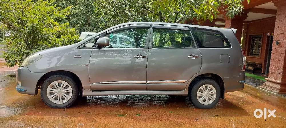 Toyota Innova 2011