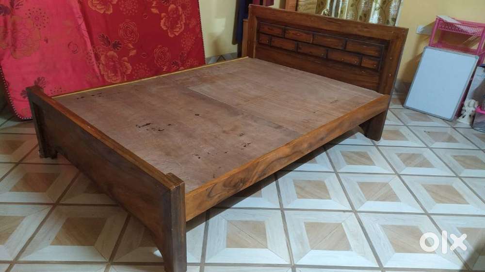 Queen Size Wooden Bed - Excellent Condition