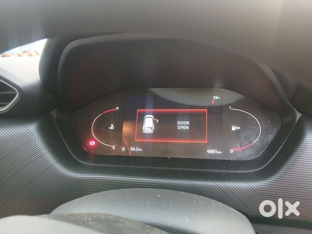 Nissan Magnite 1.0 Xv Premium, 2025, Cng & Hybrids