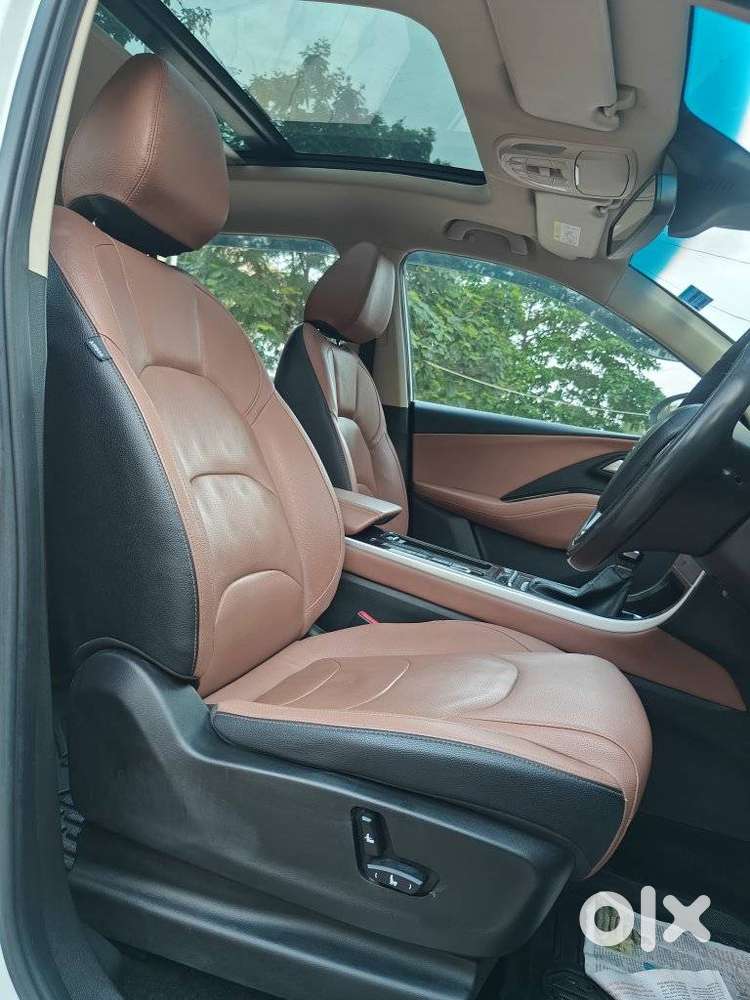 Mg Hector Plus Savvy Pro 1.5 Turbo Petrol Cvt 7 Str Dual Tone, 2023,..
