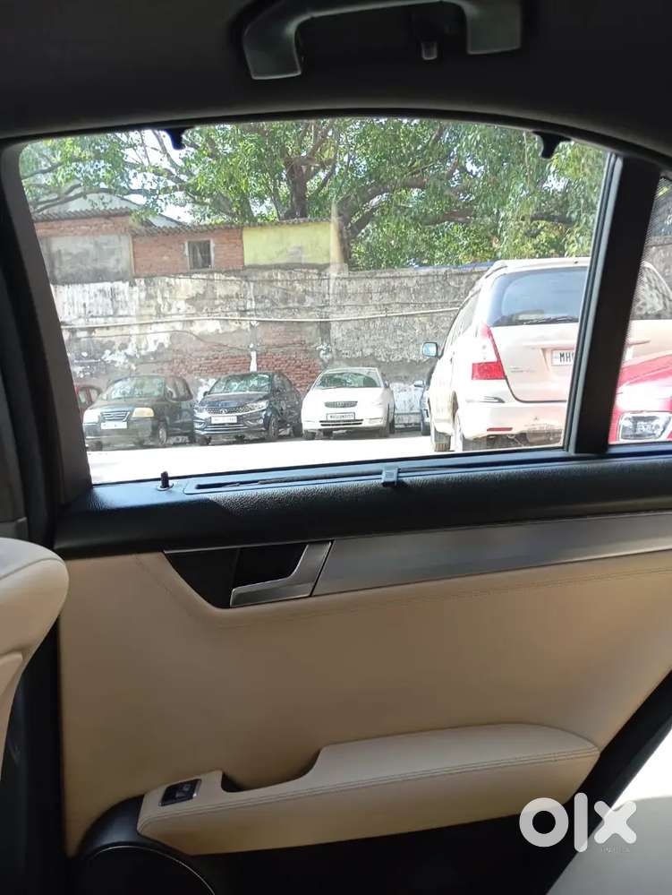 C200 Avantgarde W204 Facelift-1st Owner-panaromic Sunroof